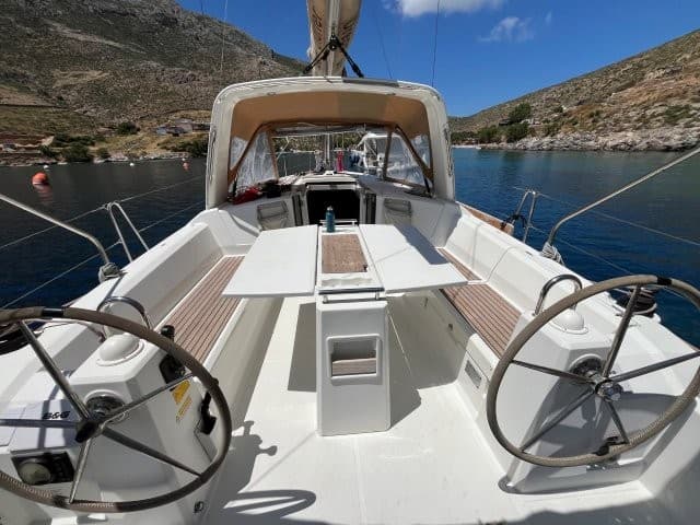 Beneteau Oceanis 38.1 — Magpie 4
