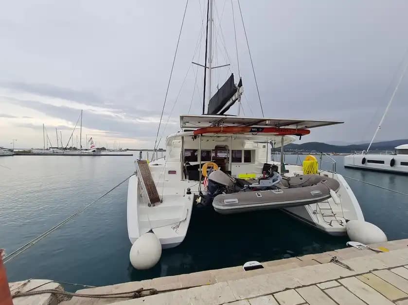 Lagoon 450F 2012