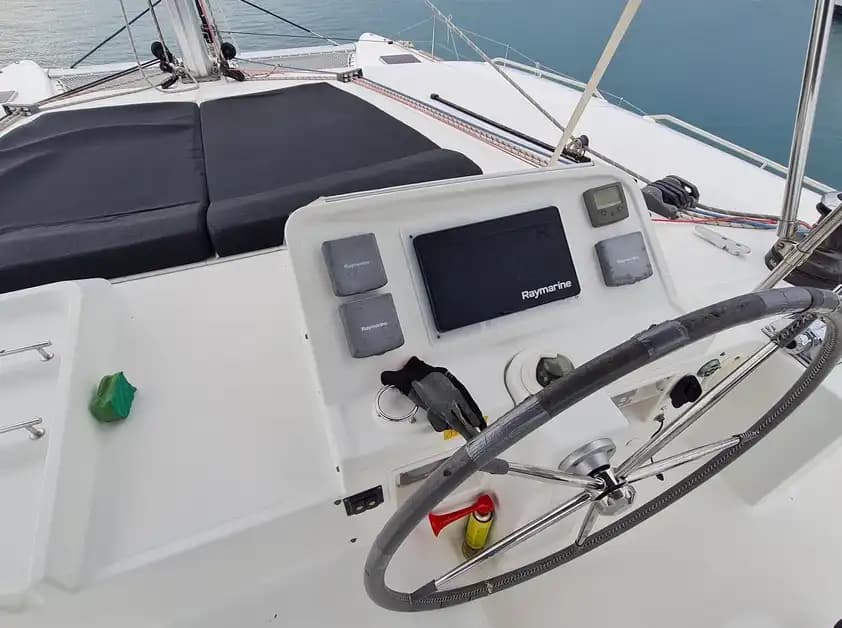 Lagoon 450F 2012 3