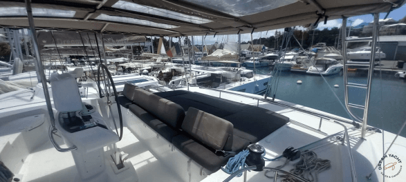 Lagoon 52 — Watteau 3