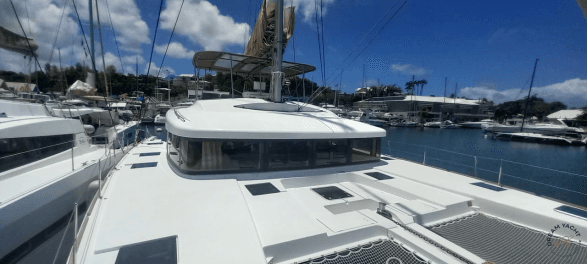 Lagoon 52 — Watteau 2