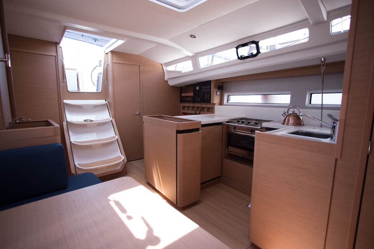 Jeanneau Sun Odyssey 440 — Springbank 4