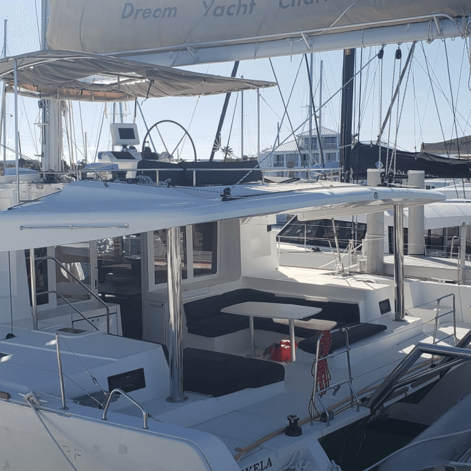 Lagoon 52 — Askela