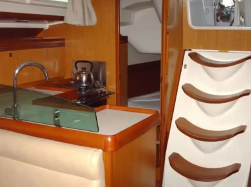 Jeanneau Sun Odyssey 42i 3